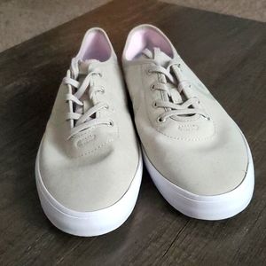 NIB Women's Size 10 Converse Beige
